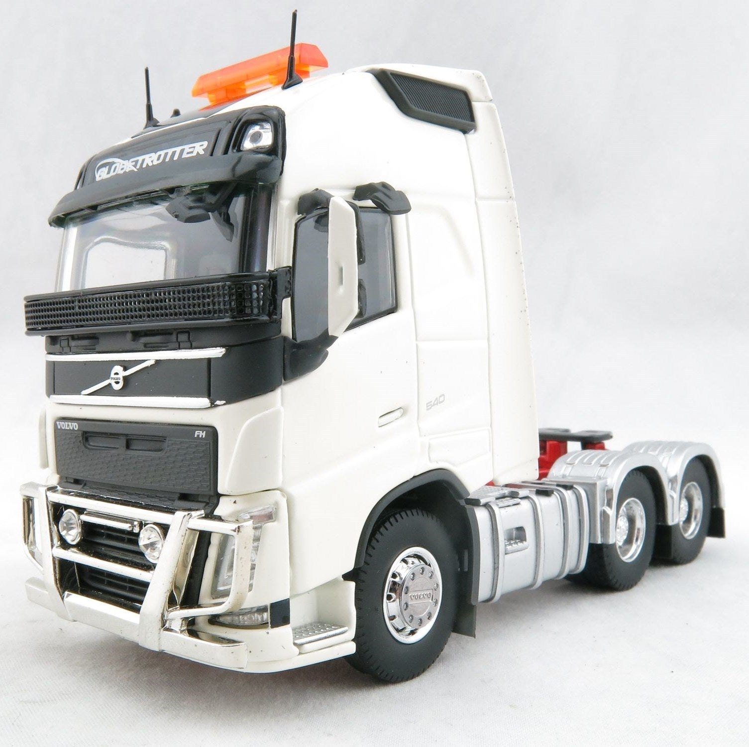 Tekno 1:50 Volvo Globetrotter Fh04 Xl Down Under in White | Toyco